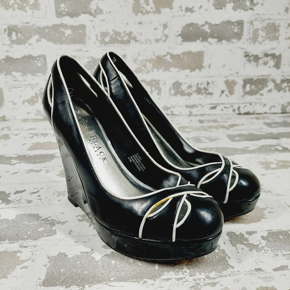 White House Black Market Brady Black White Trim Slip On Wedge Heels O290